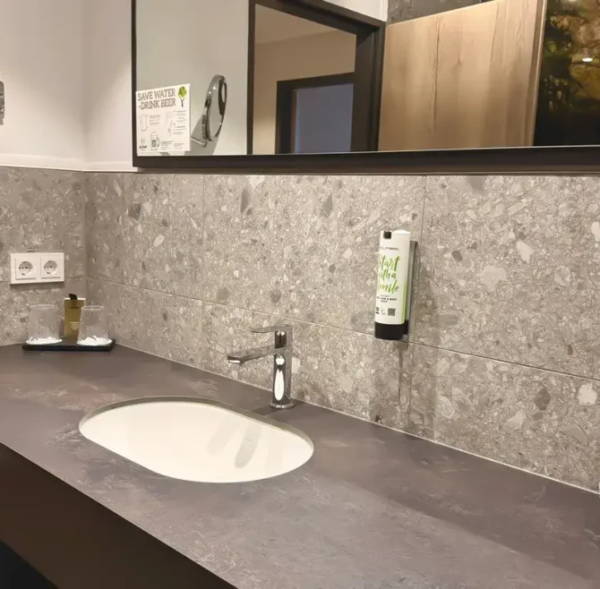 Unsere Zimmer 45 Familienzimmer Bad 02 1170x781 1