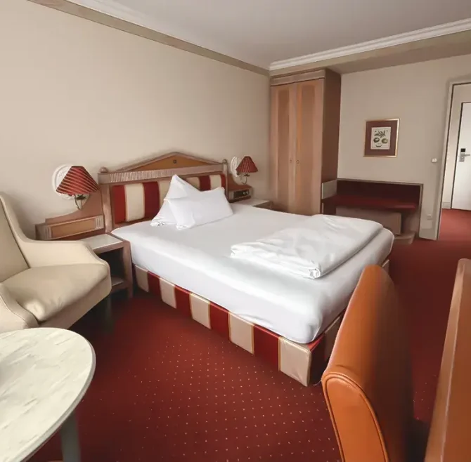 Unsere Zimmer 3 Komfort Zimmer Bett 05 1170x781 1