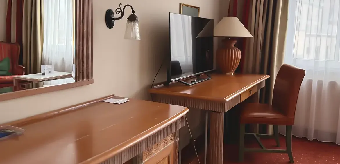 Komfort Zimmer Schreibtisch 02 1170x781 1