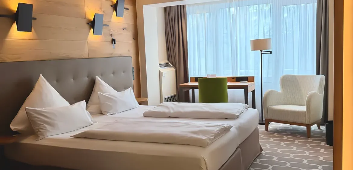 Superior Zimmer Bett 1170x781 1