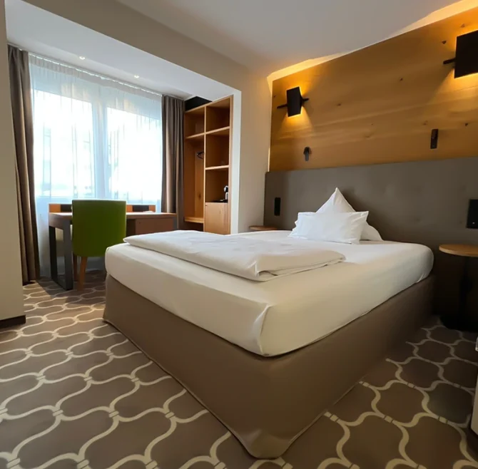 Unsere Zimmer 17 Superior Zimmer Bett 1170x781 einzelzimmer 01