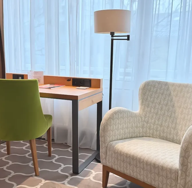 Unsere Zimmer 21 Superior Zimmer Schreibtisch 02 1170x781 1