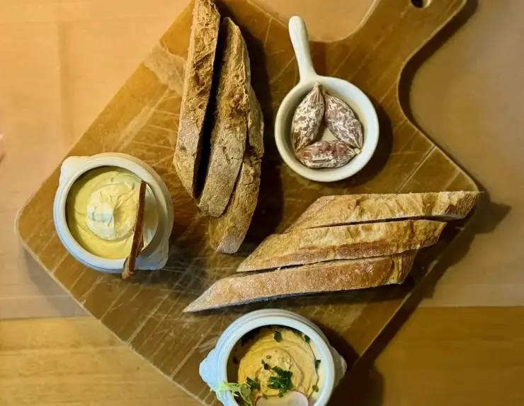 Restaurant 2 flatbread-appetiser-platter-dipping-sauces