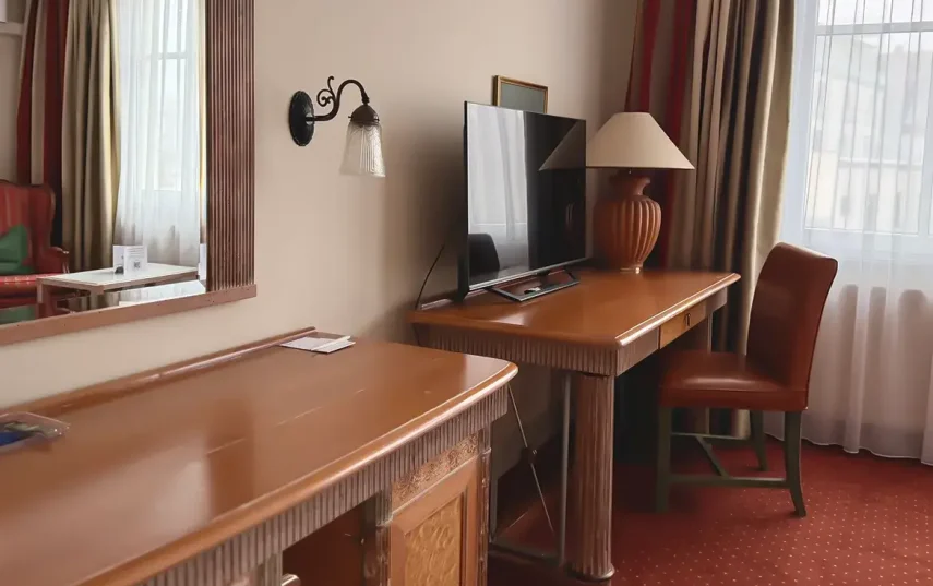 Komfort Zimmer Schreibtisch 02 1170x781 1